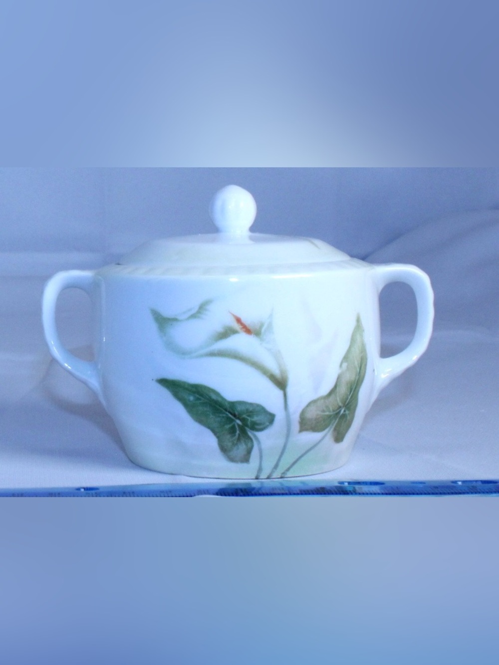 ANTIQUE White Porcelain Covered Sugar Bowl with Calla Lily GERMANY - Picture 3 of 8